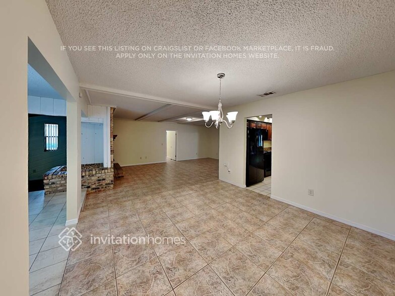 Building Photo - 322 W Hornbeam Dr