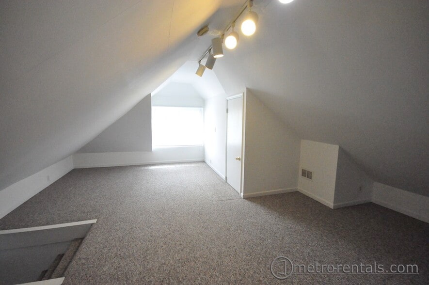 Bedroom - 2185 Summit St