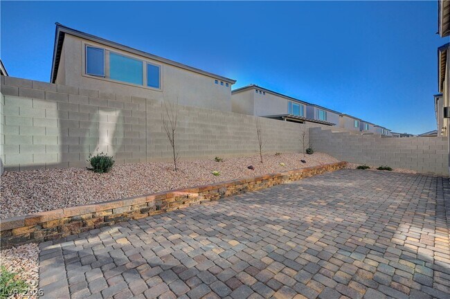 Building Photo - 677 Soaring Wings Ave