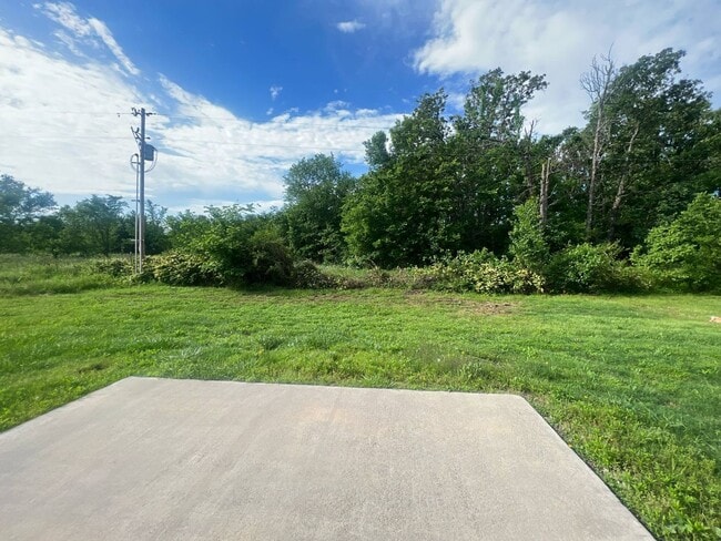 Building Photo - COMING SOON IN NEOSHO MO!!!  Beautiful 3 bedroom, 2 bathroom home in Neosho in adorable neighborh...
