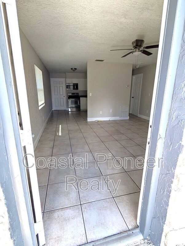 Building Photo - 5828 3rd St E