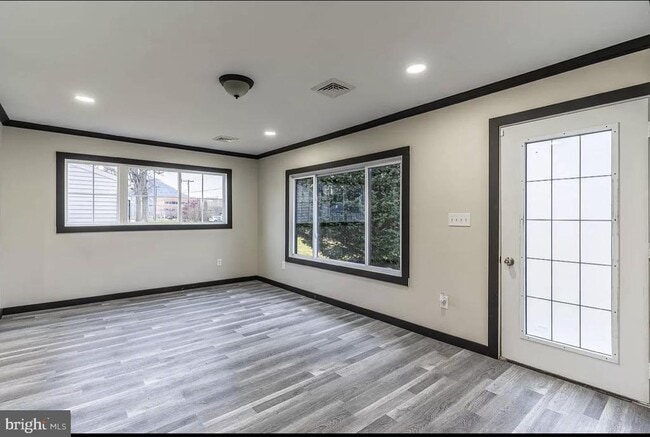 Building Photo - 259 Pinecrest Dr