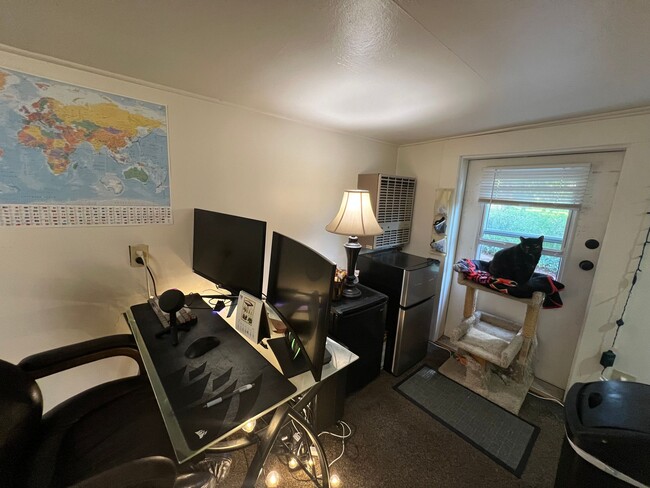 Building Photo - Studio apartment near WWU!