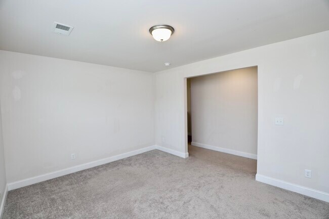 Building Photo - 870 Curlew Cir