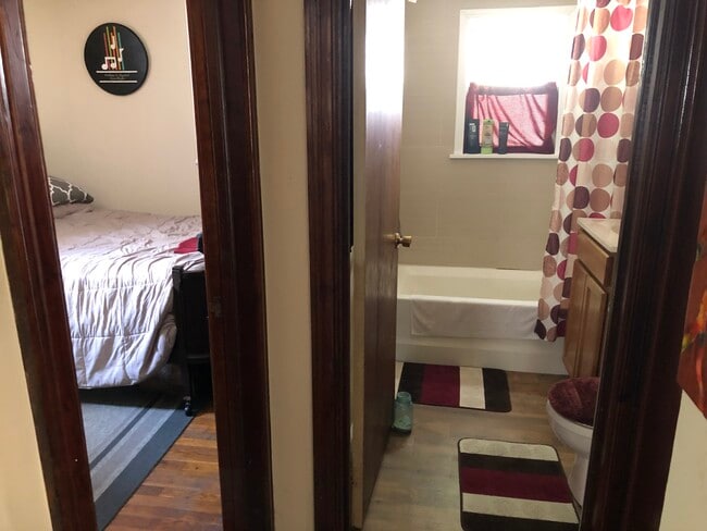 Hall area/bath entrance - 272 Willowdale Rd