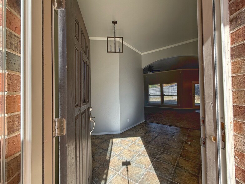 Building Photo - 17040 Hardwood Pl