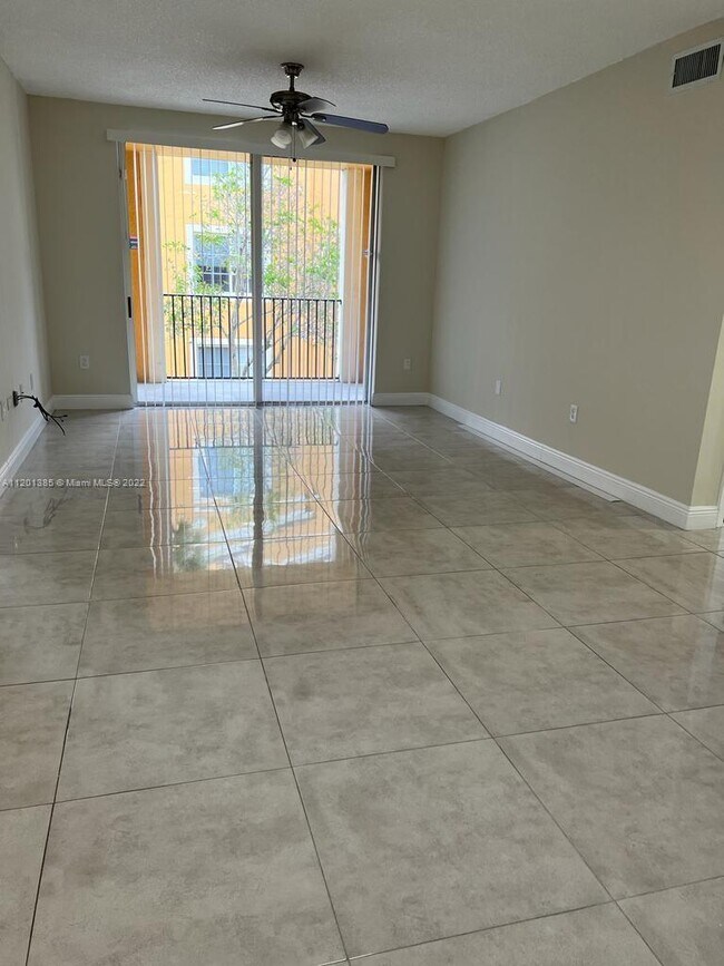 Building Photo - 2400 E Preserve Way