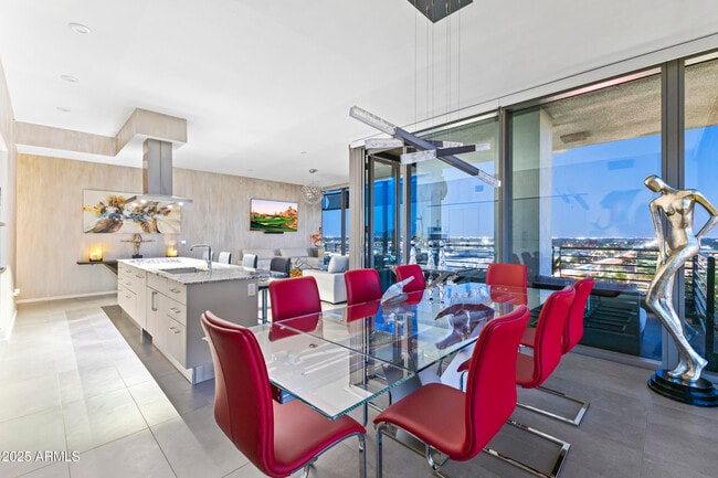 Building Photo - 7180 E Kierland Blvd