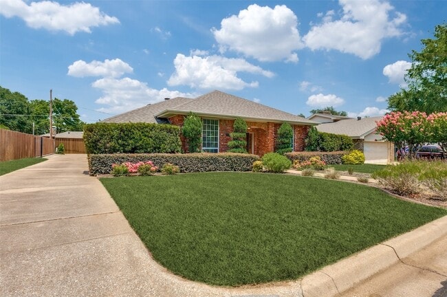 Building Photo - 1005 De Pauw Dr