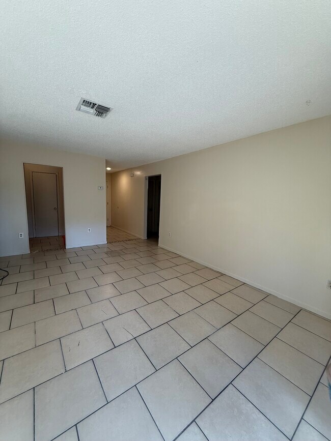 Building Photo - 810 N Hudson St