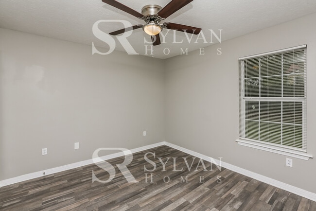 Building Photo - Remarkable Value. Unbeatable Location!