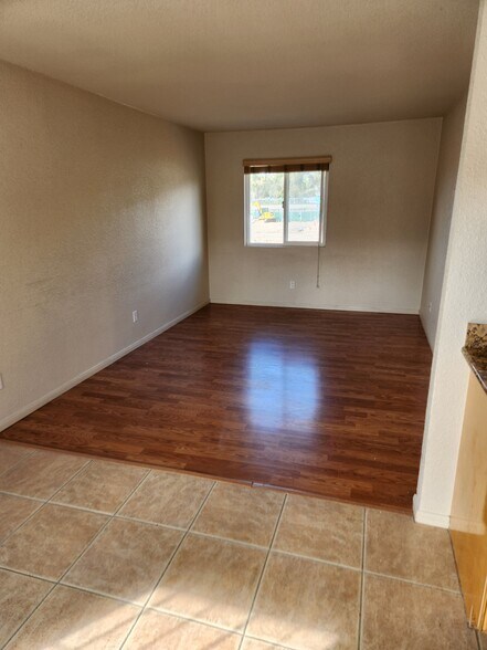 Building Photo - 311 Cottonwood Rd