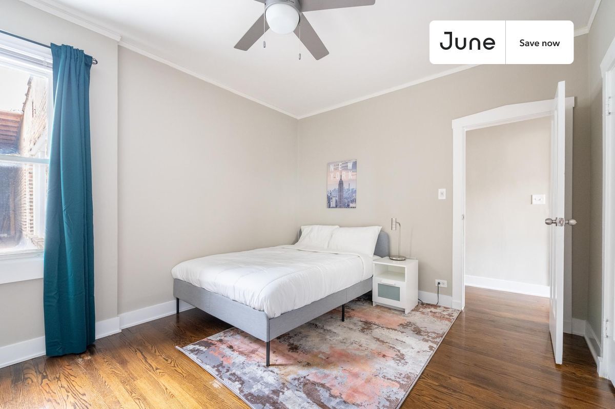 Building Photo - 3304 W Armitage Ave