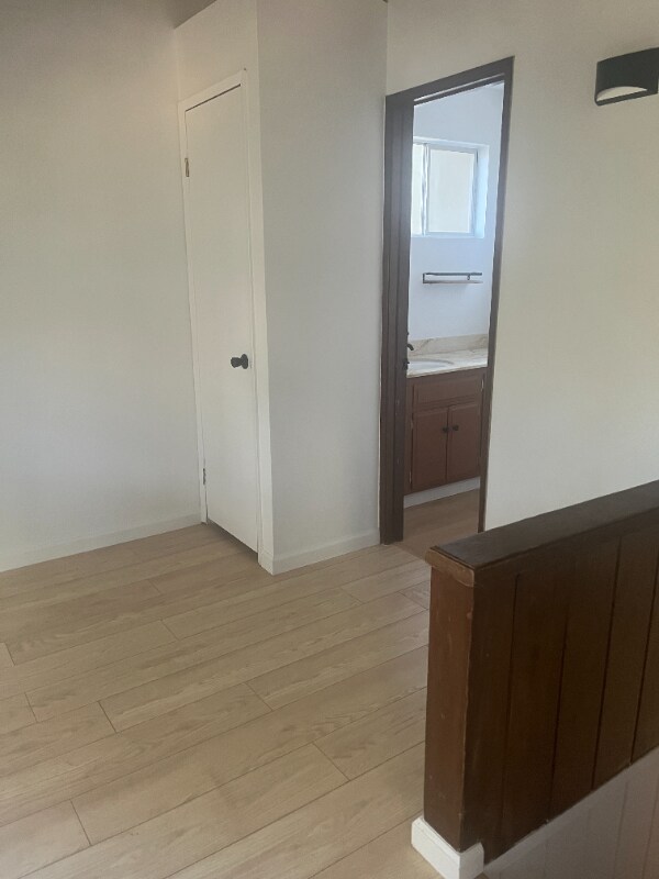 Building Photo - 675 E Victoria Ct