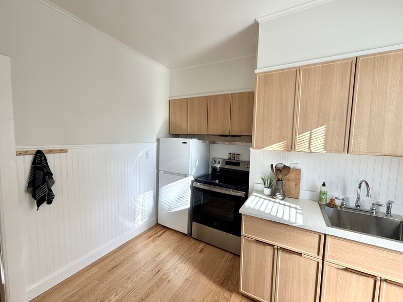 Building Photo - 11 Spring St