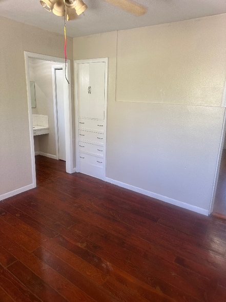 Building Photo - 3701 Sleeper Ave