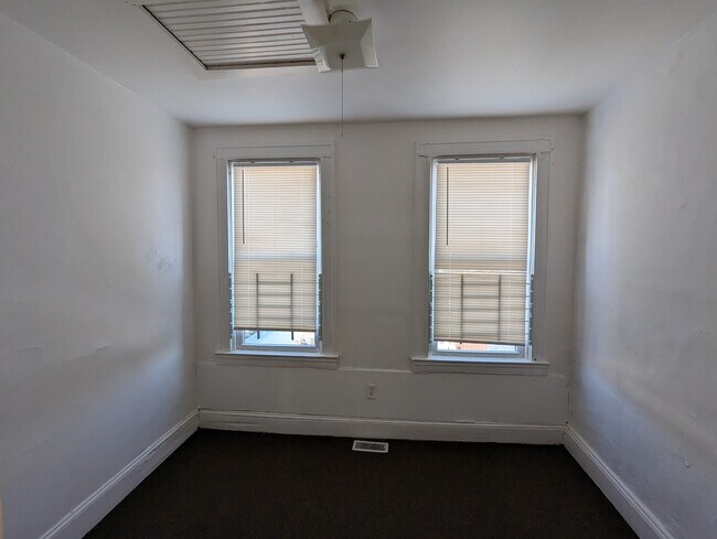Building Photo - 915 Brunswick St