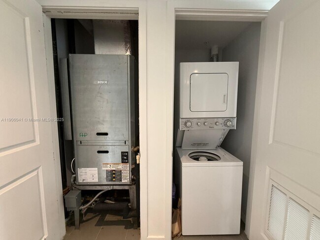 Building Photo - 1600 NE 1st Ave