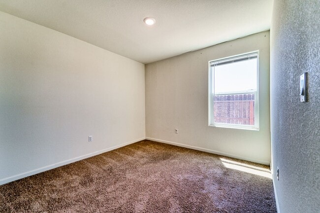Building Photo - 5549 Glowhaven St