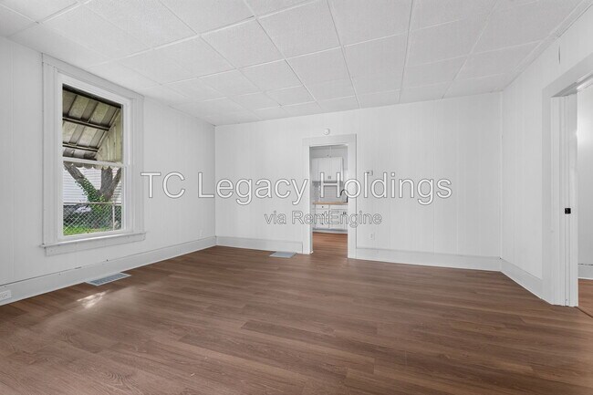 Building Photo - 502 Cottage Ave