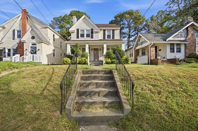 Building Photo - GORGEOUS 4 BED, 2.5 BATH HOME FOR RENT IN NORFOLK!