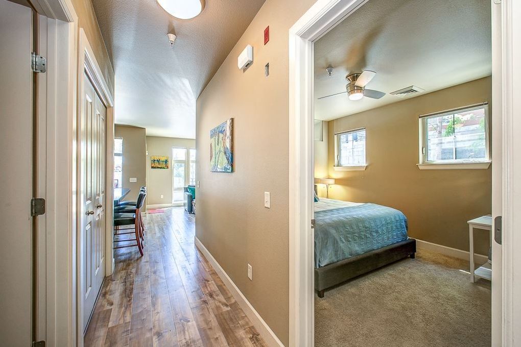 Building Photo - 406 S 13th St