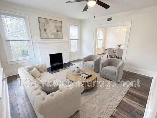 Building Photo - 2561 Rosselle St