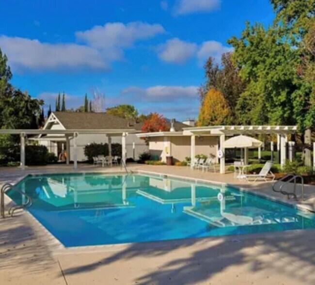 Building Photo - 1405 Kinross Ct