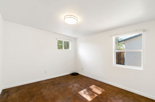 Building Photo - Waverly