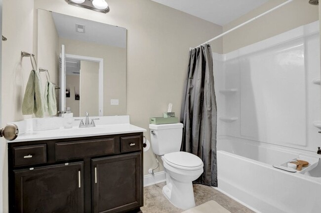 Building Photo - 424 Guppy Lp Rd