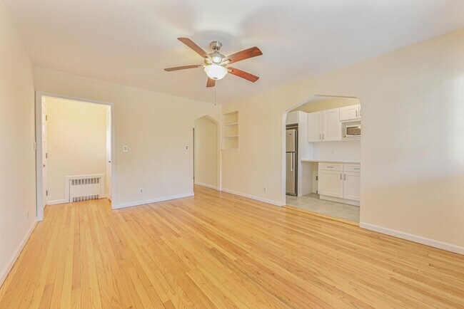 Building Photo - 515 S 12th St
