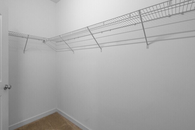 Building Photo - Beautiful Condo Minutes from Ballantyne wi...