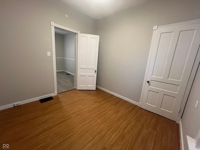 Building Photo - 2509 E 10th St