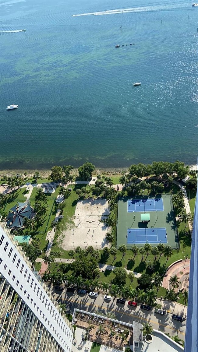 Building Photo - 1750 N Bayshore Dr