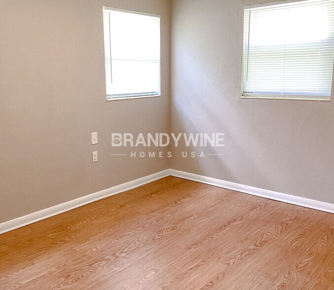 Building Photo - 2016 E Crenshaw St