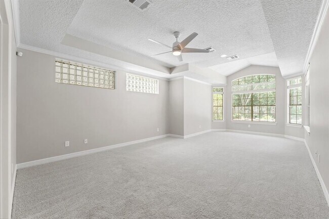Building Photo - 6 Woodmere Pl