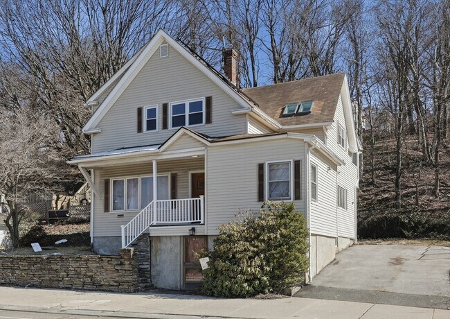 Building Photo - 586 Franklin St