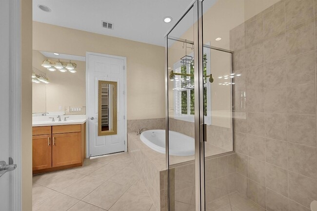 Building Photo - 2525 Vicara Court