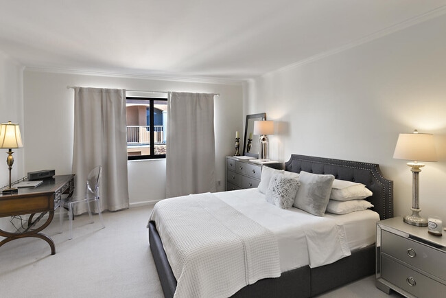 Building Photo - 250 S Ocean Blvd