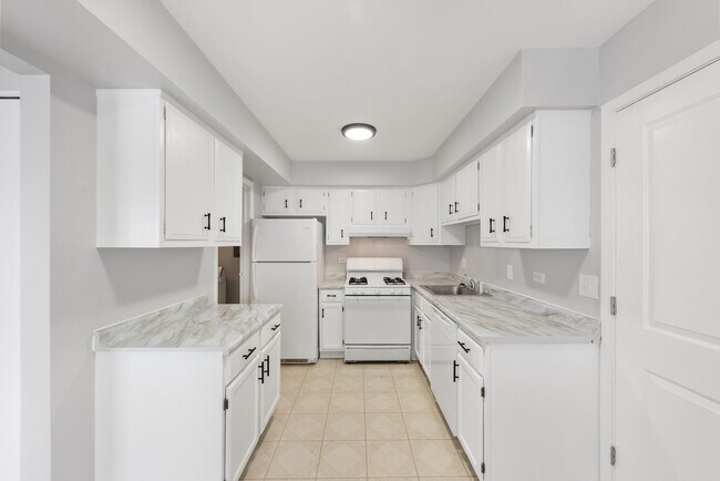 Building Photo - 1681 Queensbury Cir