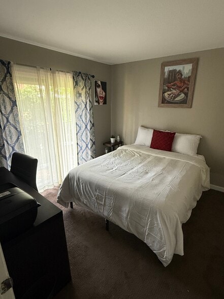 Spacious second bedroom with private patio. Use has home office or second bedroom - 59 Meadowbrook Ave