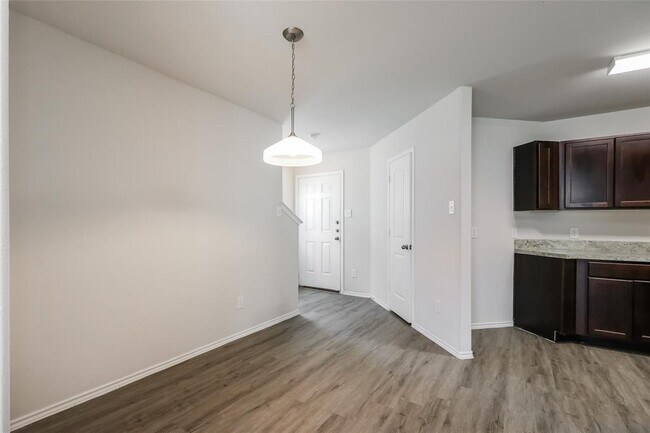 Building Photo - 923 Imperial Bend Dr