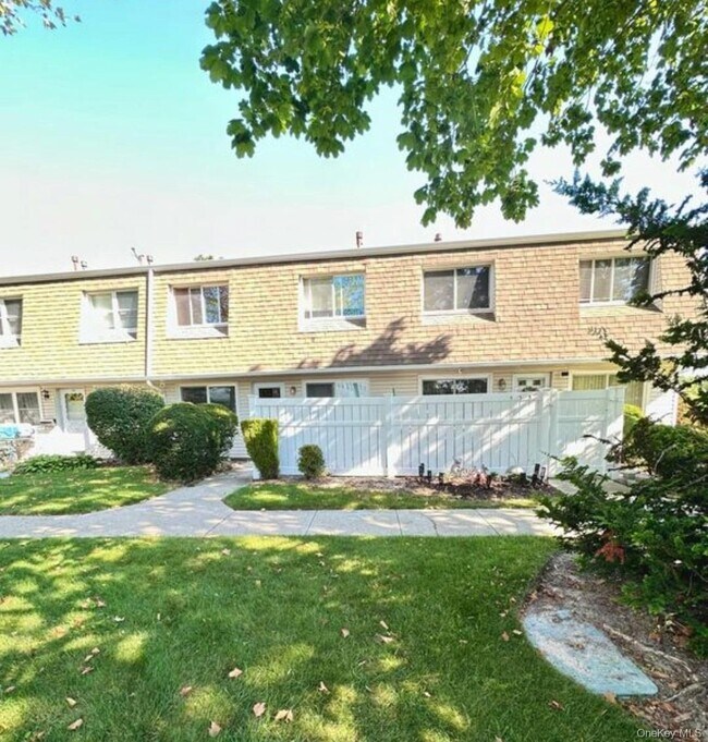 Building Photo - 154 Storm Dr