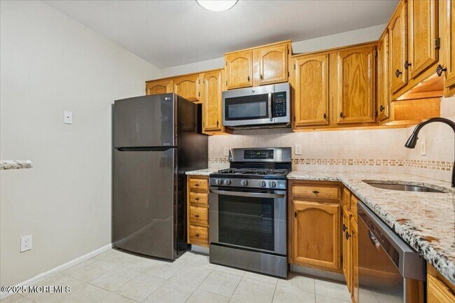 Building Photo - 8 White Oak Ct