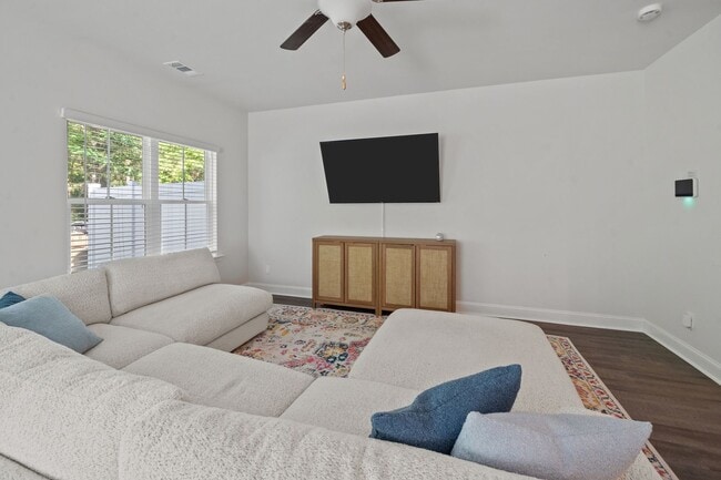Building Photo - Stunning 3 Bedroom Townhome in Towne Park, Pooler GA