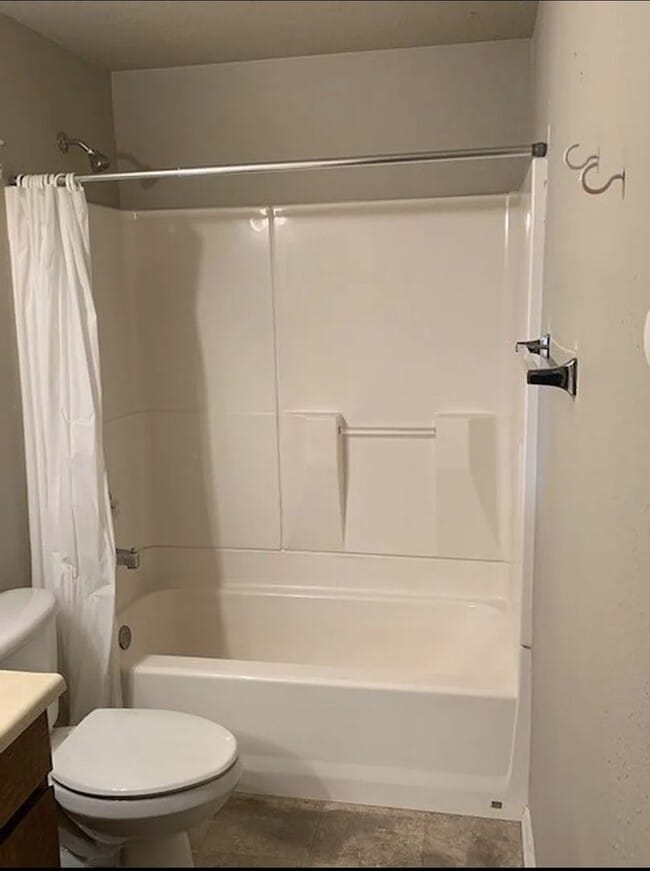 Building Photo - 600 N 2450 E