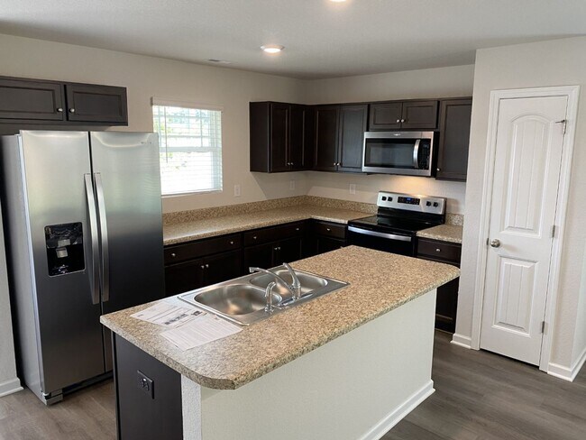 Building Photo - 3 Bedroom Wiggins Village