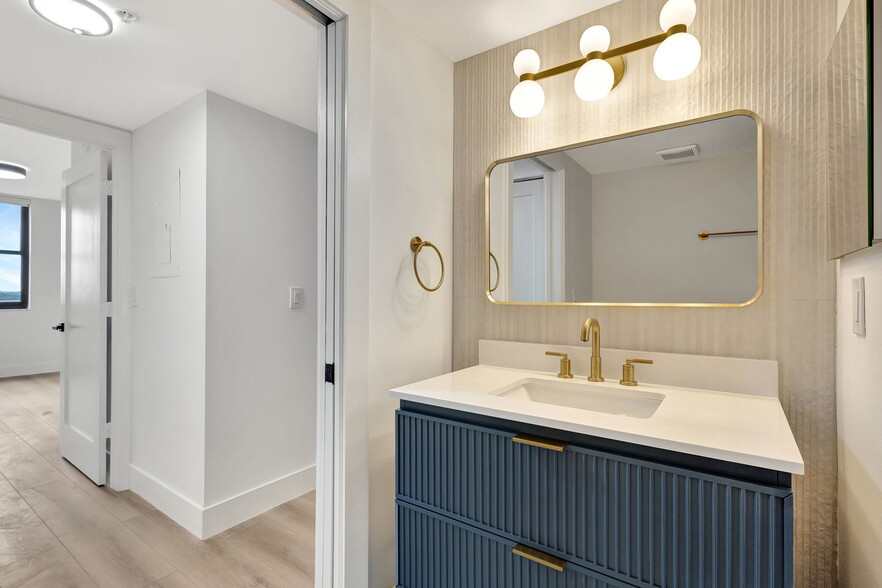 Guest Bath - 651 Okeechobee Blvd