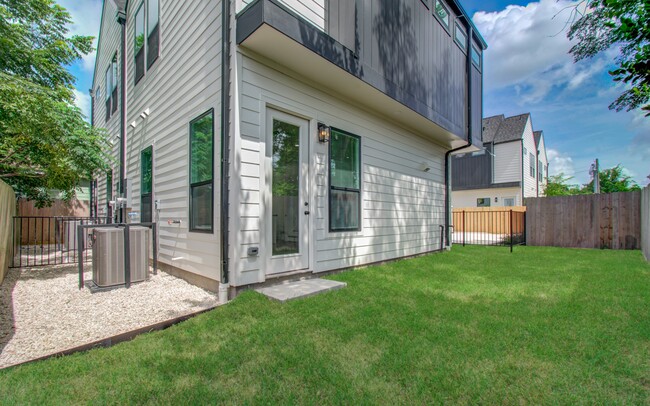 Building Photo - 1308 Tarley St