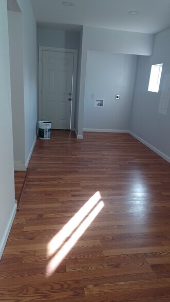 Building Photo - 1022 E Monroe Ave